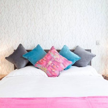Contemporary & Homely Penthouse, 2 Mins Walk From Cambridge Station, Lift Access, Secured Gated On-Site Parking, Self Check-In, Super Fast Wifi, Terrace & Sleeps 6 Exterior photo