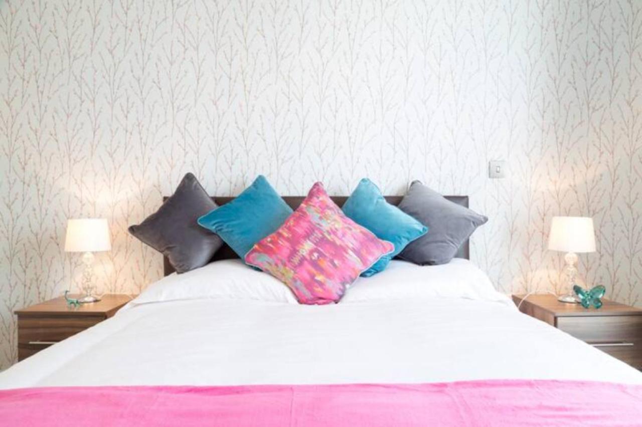 Contemporary & Homely Penthouse, 2 Mins Walk From Cambridge Station, Lift Access, Secured Gated On-Site Parking, Self Check-In, Super Fast Wifi, Terrace & Sleeps 6 Exterior photo