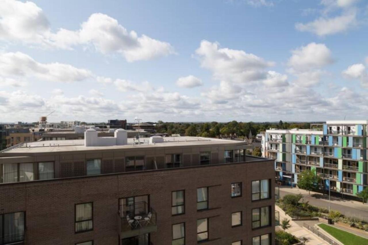 Contemporary & Homely Penthouse, 2 Mins Walk From Cambridge Station, Lift Access, Secured Gated On-Site Parking, Self Check-In, Super Fast Wifi, Terrace & Sleeps 6 Exterior photo