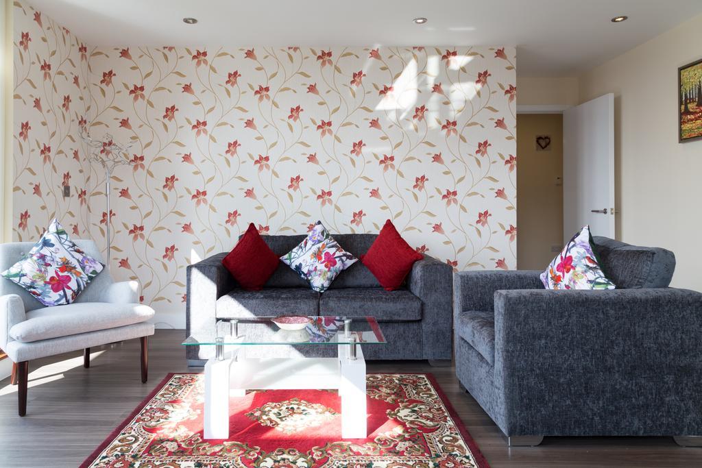 Contemporary & Homely Penthouse, 2 Mins Walk From Cambridge Station, Lift Access, Secured Gated On-Site Parking, Self Check-In, Super Fast Wifi, Terrace & Sleeps 6 Exterior photo