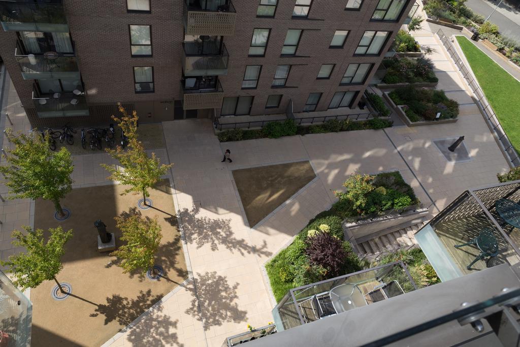 Contemporary & Homely Penthouse, 2 Mins Walk From Cambridge Station, Lift Access, Secured Gated On-Site Parking, Self Check-In, Super Fast Wifi, Terrace & Sleeps 6 Exterior photo