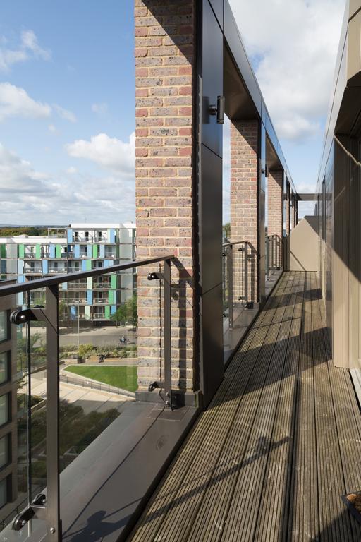 Contemporary & Homely Penthouse, 2 Mins Walk From Cambridge Station, Lift Access, Secured Gated On-Site Parking, Self Check-In, Super Fast Wifi, Terrace & Sleeps 6 Exterior photo