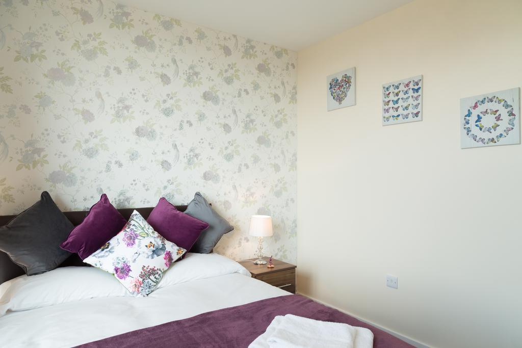 Contemporary & Homely Penthouse, 2 Mins Walk From Cambridge Station, Lift Access, Secured Gated On-Site Parking, Self Check-In, Super Fast Wifi, Terrace & Sleeps 6 Exterior photo
