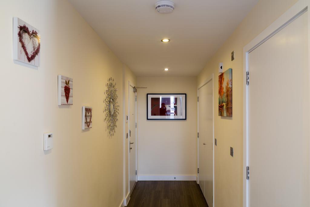 Contemporary & Homely Penthouse, 2 Mins Walk From Cambridge Station, Lift Access, Secured Gated On-Site Parking, Self Check-In, Super Fast Wifi, Terrace & Sleeps 6 Exterior photo