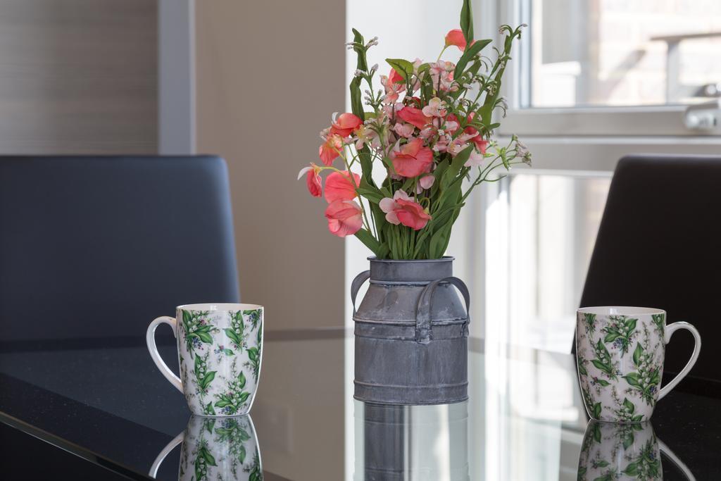 Contemporary & Homely Penthouse, 2 Mins Walk From Cambridge Station, Lift Access, Secured Gated On-Site Parking, Self Check-In, Super Fast Wifi, Terrace & Sleeps 6 Exterior photo