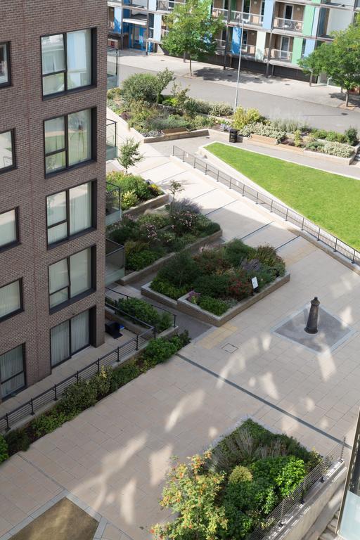 Contemporary & Homely Penthouse, 2 Mins Walk From Cambridge Station, Lift Access, Secured Gated On-Site Parking, Self Check-In, Super Fast Wifi, Terrace & Sleeps 6 Exterior photo