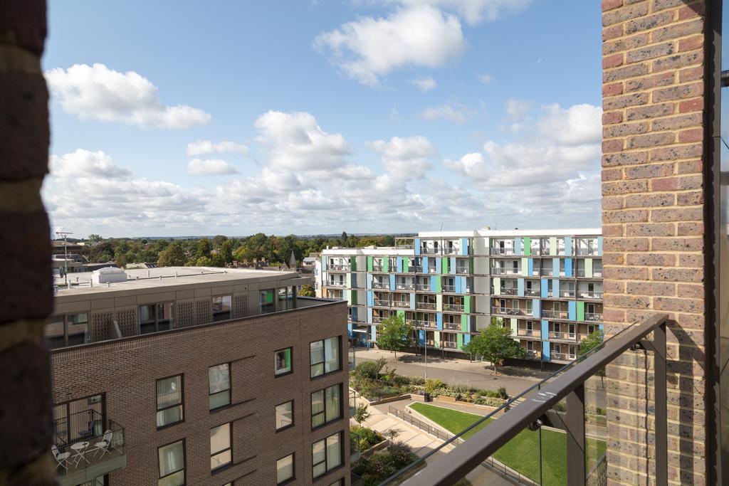 Contemporary & Homely Penthouse, 2 Mins Walk From Cambridge Station, Lift Access, Secured Gated On-Site Parking, Self Check-In, Super Fast Wifi, Terrace & Sleeps 6 Exterior photo