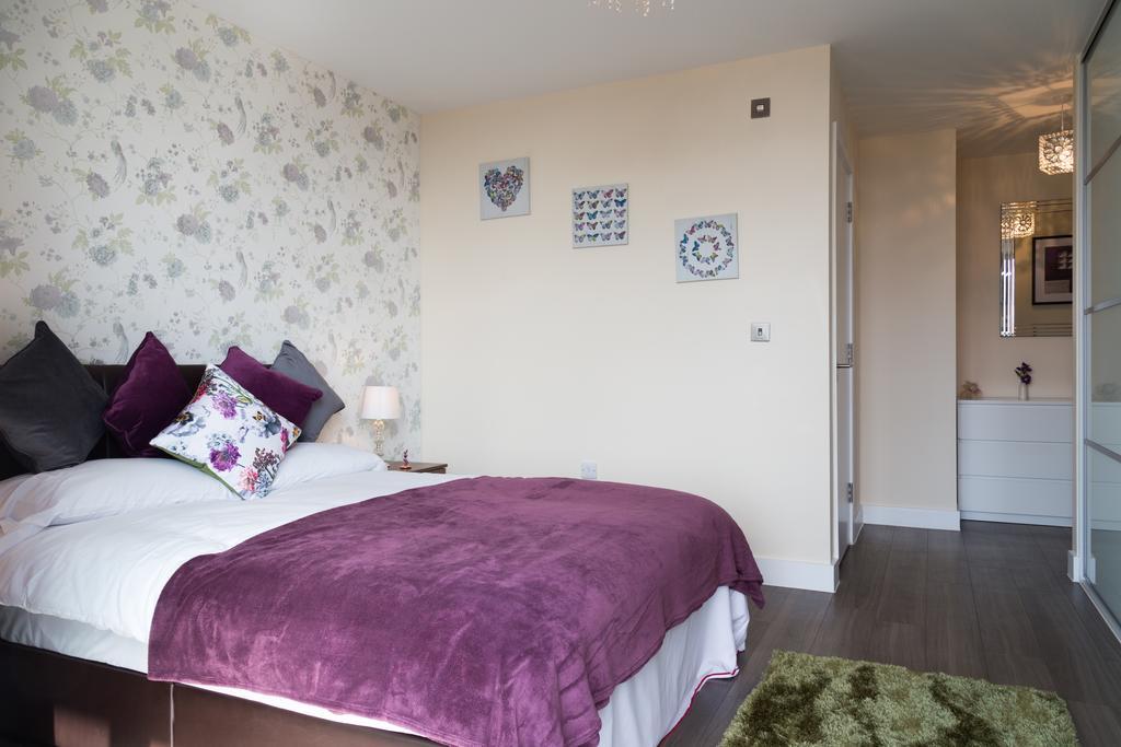 Contemporary & Homely Penthouse, 2 Mins Walk From Cambridge Station, Lift Access, Secured Gated On-Site Parking, Self Check-In, Super Fast Wifi, Terrace & Sleeps 6 Exterior photo