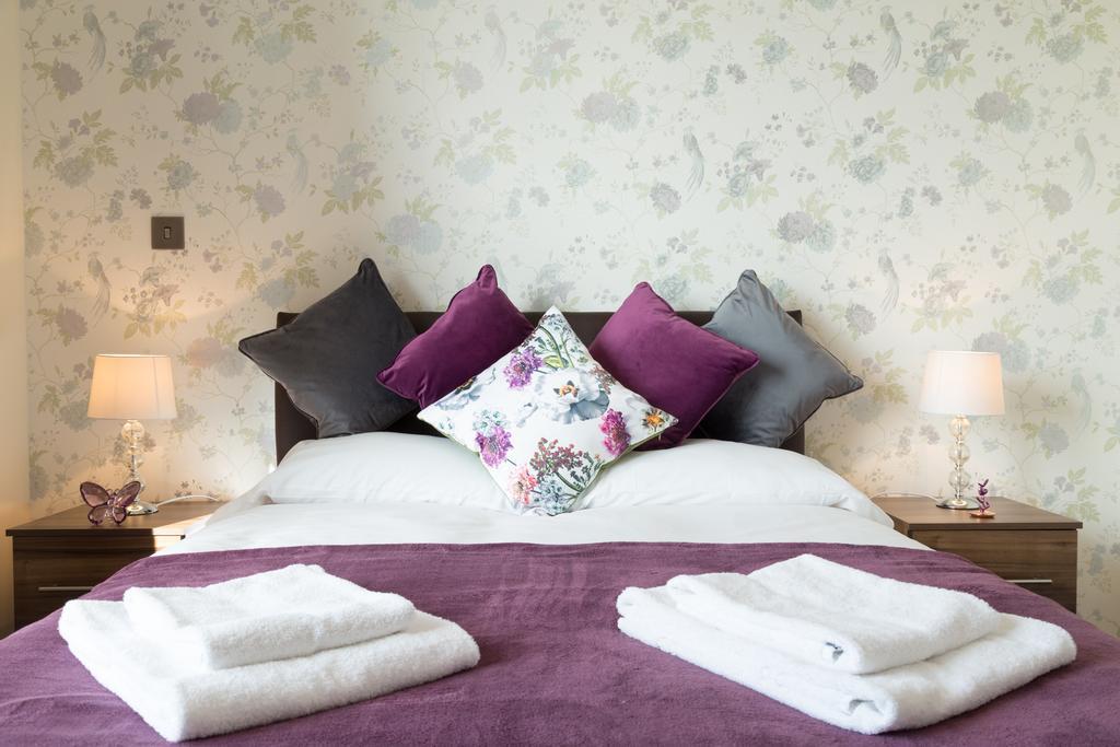 Contemporary & Homely Penthouse, 2 Mins Walk From Cambridge Station, Lift Access, Secured Gated On-Site Parking, Self Check-In, Super Fast Wifi, Terrace & Sleeps 6 Exterior photo