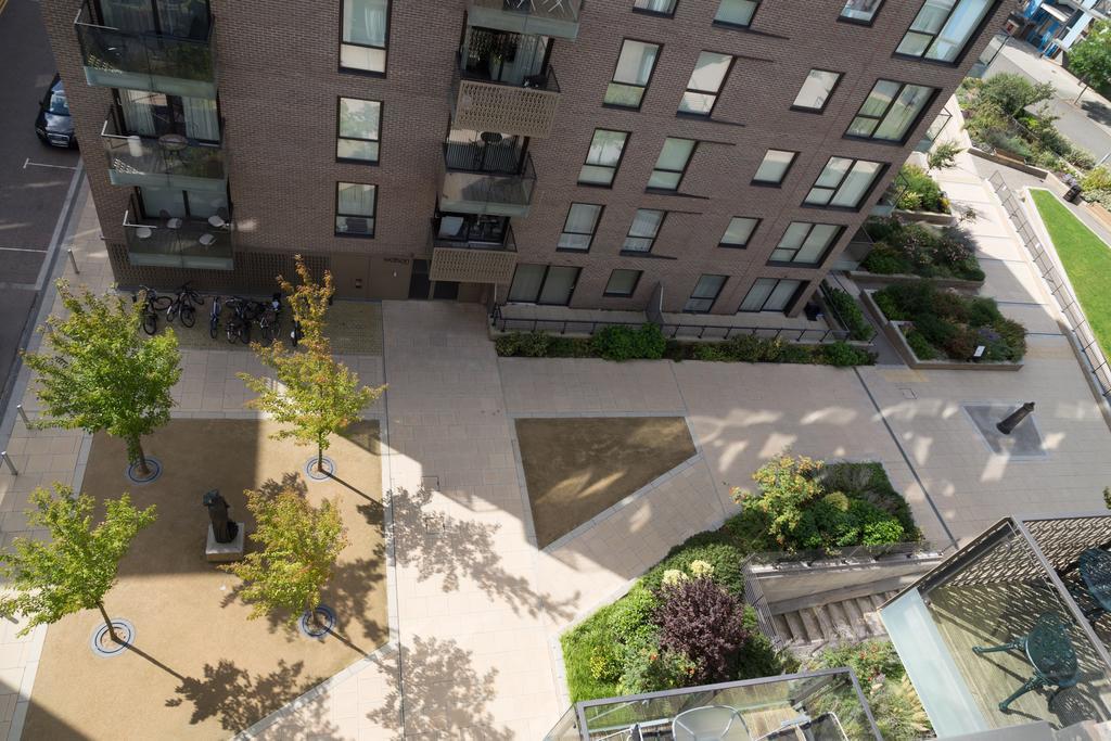Contemporary & Homely Penthouse, 2 Mins Walk From Cambridge Station, Lift Access, Secured Gated On-Site Parking, Self Check-In, Super Fast Wifi, Terrace & Sleeps 6 Exterior photo