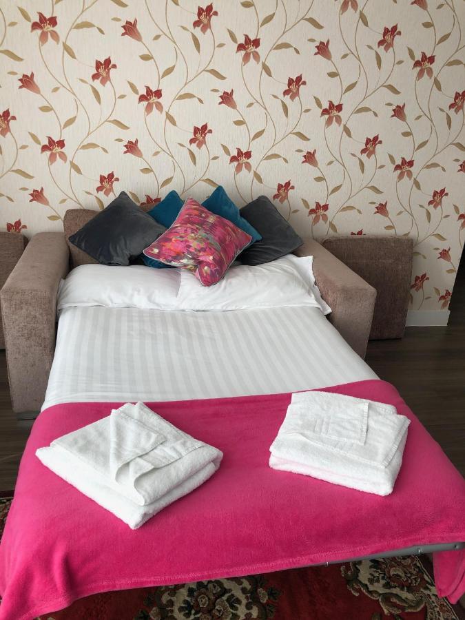 Contemporary & Homely Penthouse, 2 Mins Walk From Cambridge Station, Lift Access, Secured Gated On-Site Parking, Self Check-In, Super Fast Wifi, Terrace & Sleeps 6 Exterior photo